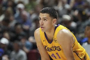 高开低走😌斯威德前5投全中&后10投仅1中 得到17分6板1助1断1帽