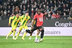 队报：比利亚雷亚尔询价雷恩前锋卡里姆恩多，与热刺竞争