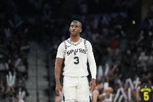 名记：保罗新赛季上场时间肯定不会少 他仍有首发级别的实力