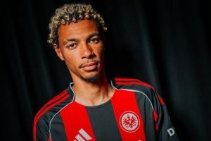 净赚6000万欧！法兰克福官方社媒告别埃基蒂克：感谢你的付出！