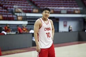 体坛周报：王俊杰不仅是即战力 更是未来扛起男篮锋线大旗的基石