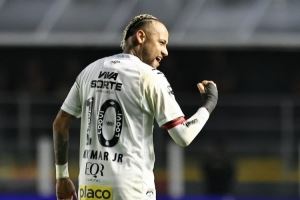 记者：内马尔转会马赛传闻完全不实，这不是一个话题