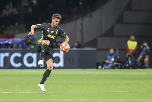 记者：波尔图此前想签鲁加尼，但因尤文后防人手短缺而告吹