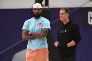 佩林卡：如果詹姆斯有机会以湖人球员的身份退役 那将非常棒