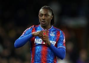 前蓝军后卫：枪手应签下埃泽，他与萨卡和马丁内利的踢球风格不同