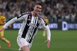 记者：弗拉霍维奇仍是米兰引援首选，米兰还在考察努涅斯和霍伊伦