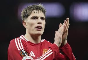 记者：切尔西与加纳乔谈妥合同，尚未与曼联达成协议