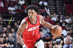 文胖：火箭今夏操作都在最大化27年空间 或是准备届时给阿门顶薪