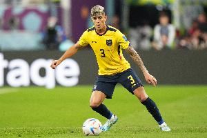 记者：切尔西并没有与勒沃库森中卫因卡皮耶接触