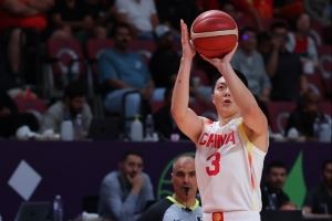 媒体人：相信不会有人责怪中国男篮输了半个球 很多瑕疵都不重要