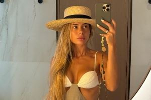 【小吧社交秀】胡梅尔斯女友海边惬意度假 瓦尔加秀身材