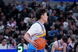 媒体人：赵睿提前结束剩余一年顶薪合同 将和北京签3年 是C类合同