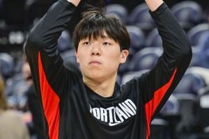 媒体人：杨瀚森今天表现相对平庸 没有篮板 卡位意识还得练