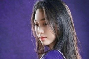 王芙蕖晒NCAA西北大学定妆照：新号码 第三年 享受球场💜