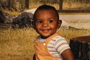 人生第一步到球场第一步！詹姆斯母亲晒老詹儿时萌照 为新鞋宣传