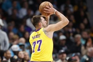 Skip:东契奇三分出手联盟第1比库里多&命中率32% 打强队会很艰难