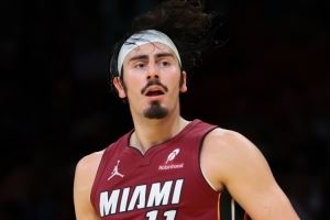 全能替补!哈克斯全场20投9中&罚球8中4 得到23分9板7助1帽